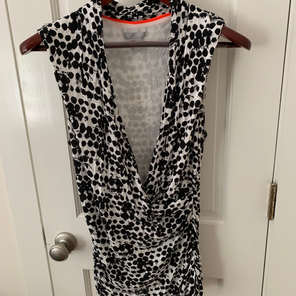 Black dot v neck ruched tank top